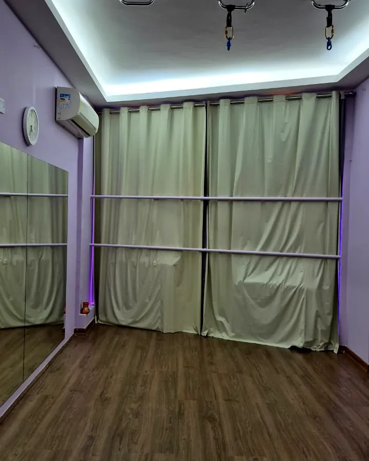 Sala 8 Sodalita: Salão amplo para cursos, vivências e grupos.